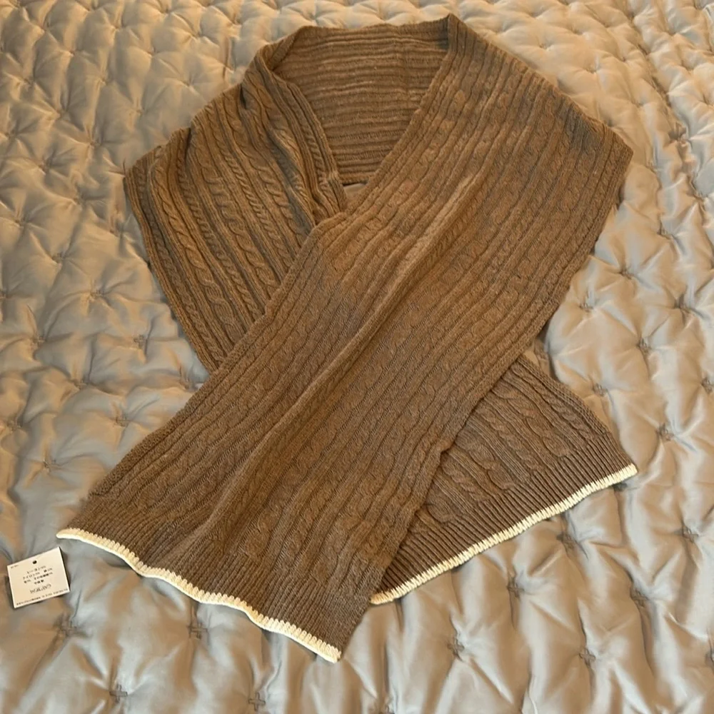 3 for 30$ Lands End cable knit scarf new with tags